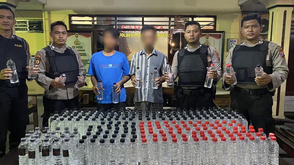 Polisi Sita 298 Botol Arak Menjelang Malam Satu Suro