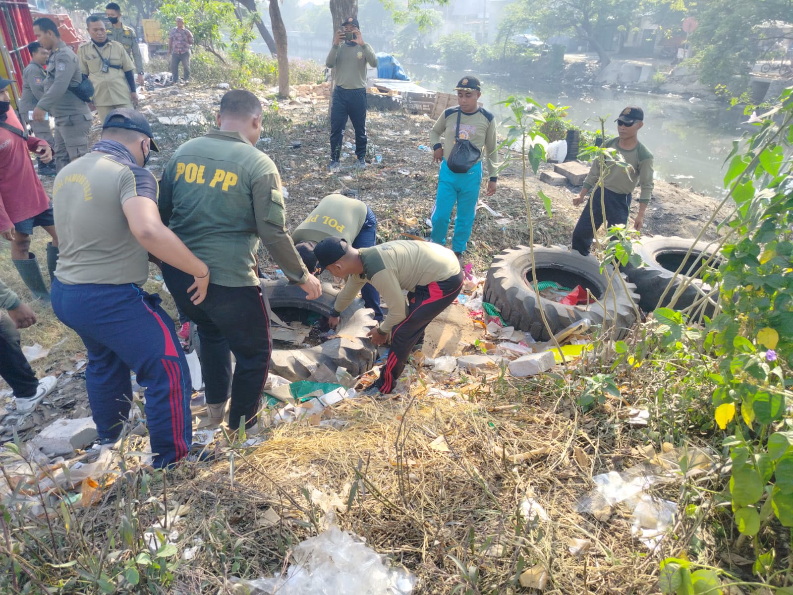 Adanya Pemberitaan Taman Penuh Rongsokan Pemerintah Terkait Baru Bertindak 