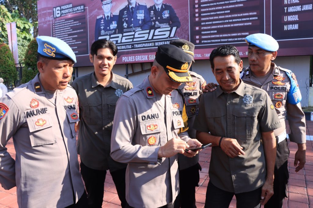 Polres Gresik Langsung Sidak Handphone Anggota Setelah Apel, Antisipasi Judi Online