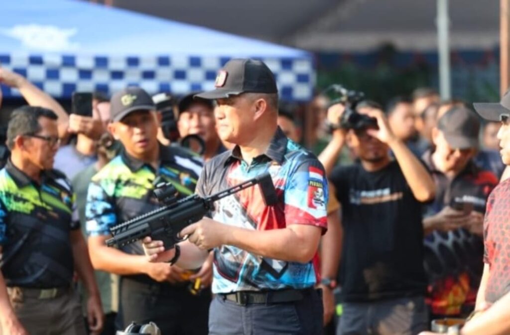 Polda Jatim Gelar Lomba Menembak Peringati HUT Bhayangkara ke-78 Tahun