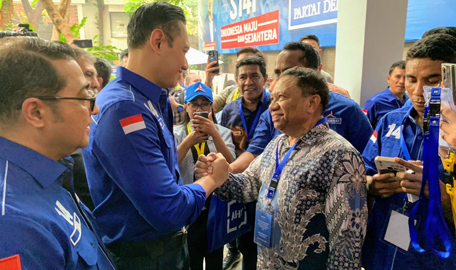 Tangan Kanan Bupati Malaka Simon Nahak Digenggam Erat Ketum Demokrat AHY