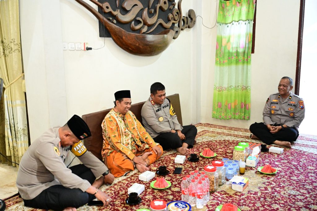 Silaturahmi Kapolres Gresik Jalin Kemitraan Bersama Pondok Pesantren Darul Ihsan Menganti