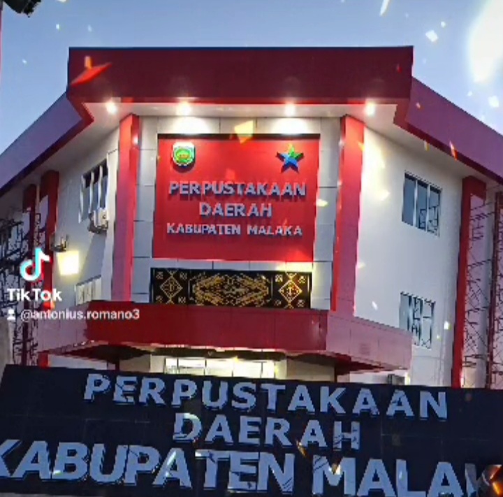 Resmikan Kantor Perputakaan Malaka, Sekretaris Utama Perpustakan Nasional RI Terima Cinderamata Buku Malaka Paradise