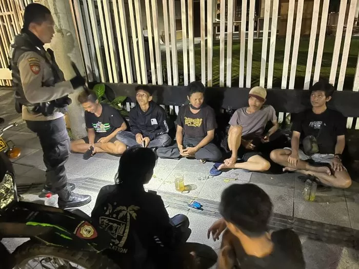 Belasan Remaja Diamankan Satsamapta Polrestabes Surabaya Saat Pesta Miras