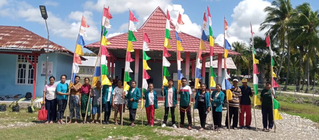 PemDes Loofoun dan Mahasiswa PKM Unimor Kefamenanu Sinergi Songsong HUT RI Ke-79