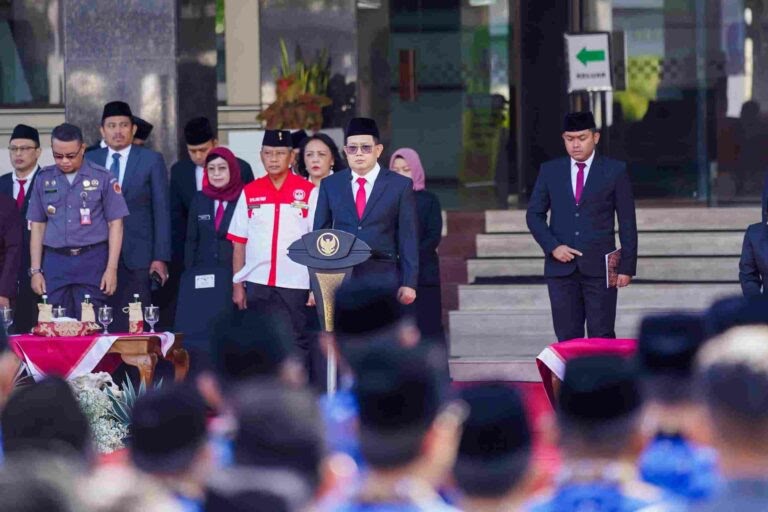 Pj. Gubernur Jatim Pimpin Upacara Peringatan Bela Negara ke-76